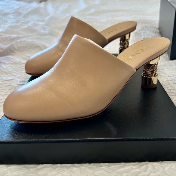 CHANEL INTERLOCKING CC LOGO MULES Sz 35.5 - Picture 3 of 8